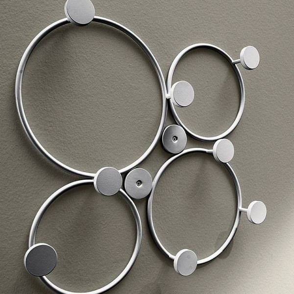 Attaccapanni da parete Circles in metallo laccato 52 x 52 cm